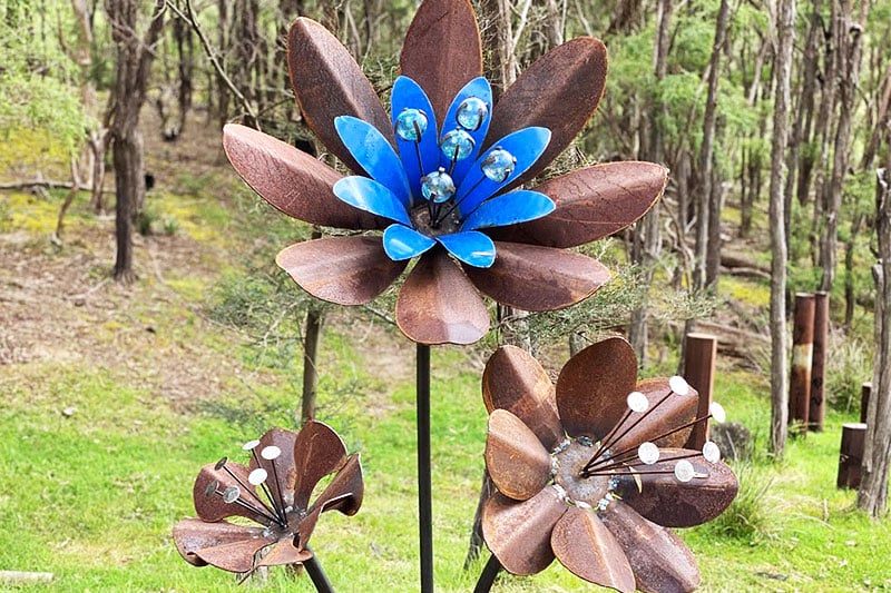 Rusty flower sculpture made of scrap metals by Tread Sculptures in Melbourne, Australia