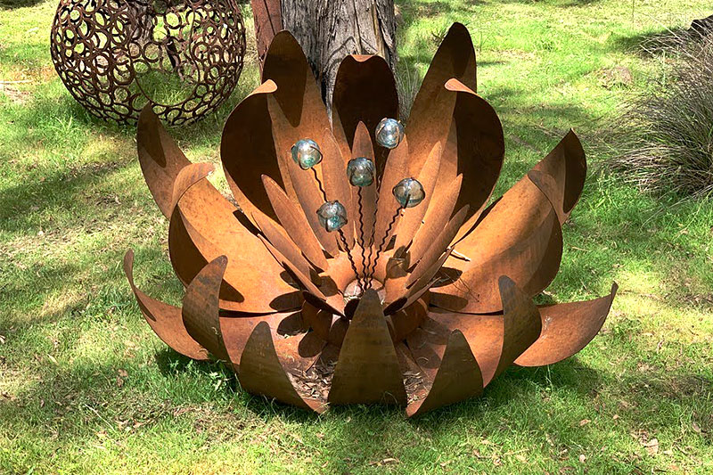 Rusty flower metal garden art handmade by Tread Sculptures in Melbourne, Australia
