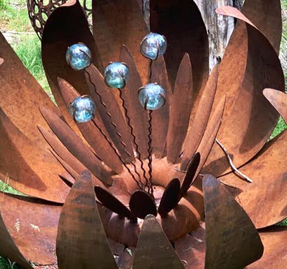 Rusty flower metal garden art handmade by Tread Sculptures in Melbourne, Australia