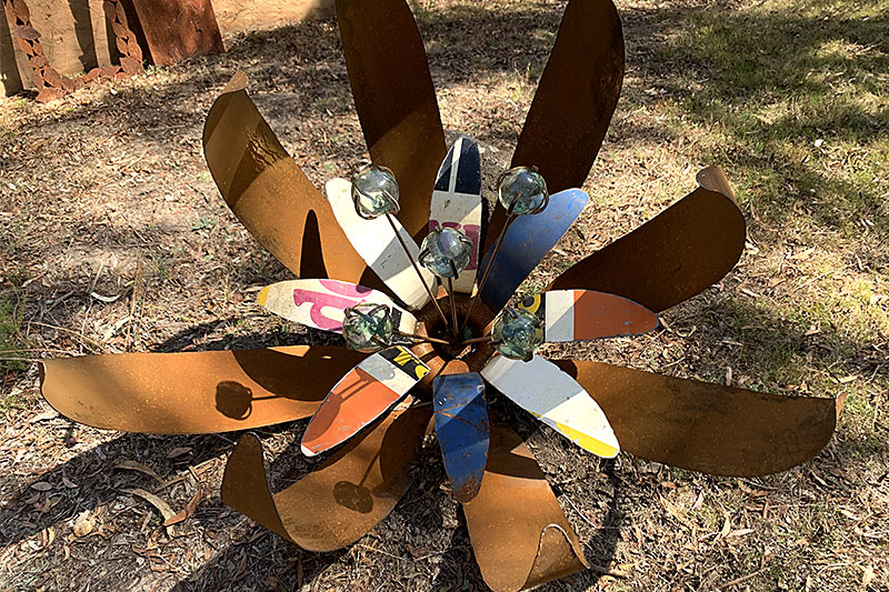 Upcycled rusty flower garden art handmade by Tread Sculptures in Melbourne, Australia