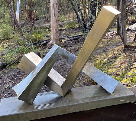 Stainless steel sculpture "Struggle" by Ernst Fries