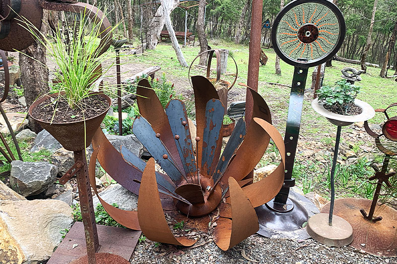 Rusty flower sculpture made from reclaimed steel by Tread Sculptures