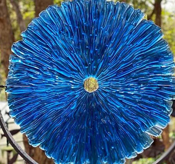 Scrap metal glass sculpture by Tread Sculptures and Rob Hayley in Melbourne, Australia