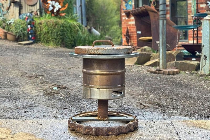 A compact fire pit with full-bodied heat.