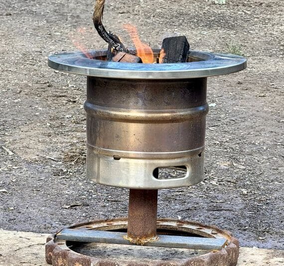 A compact fire pit with full-bodied heat.